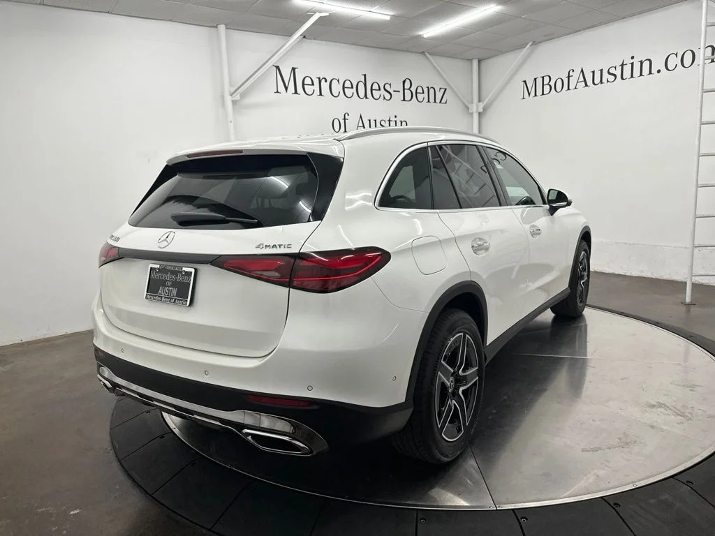 New 2027 White Mercedes-Benz GLC 300 image 7