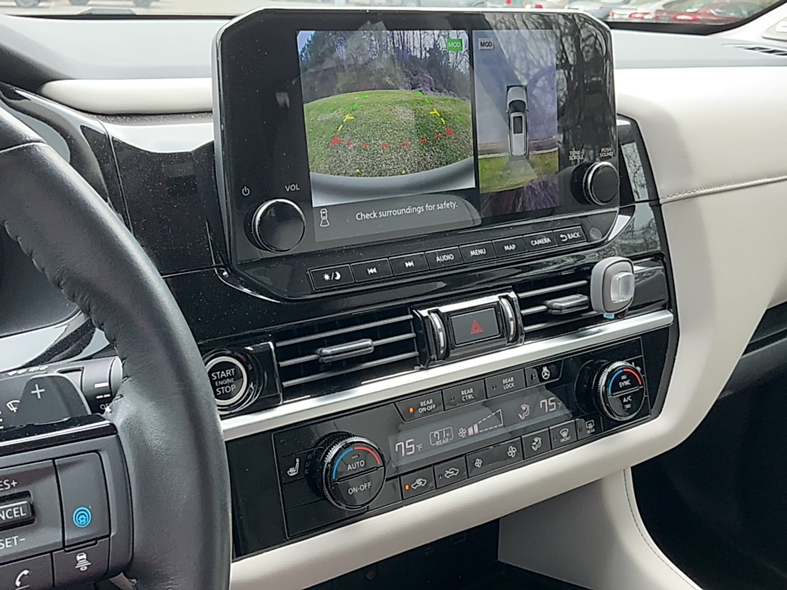 2023 Nissan Pathfinder SL - Photo 13