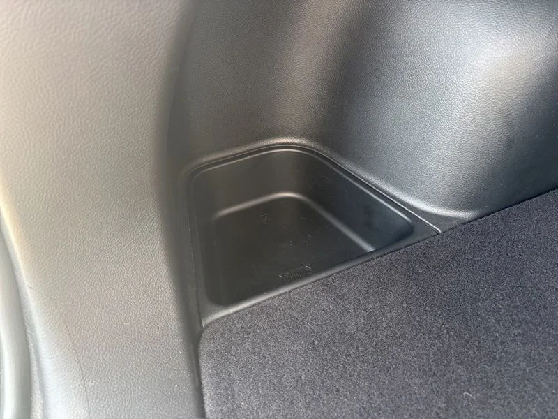 Used 2023 Silver Jeep Latitude image 11