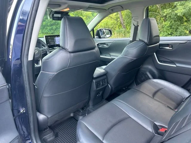 Used 2019  Toyota Limited image 27