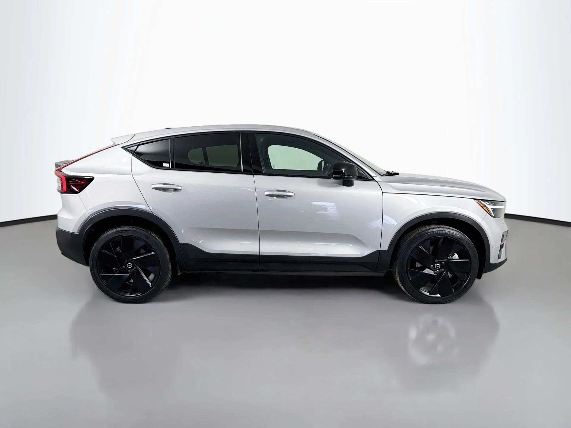 Used 2023 Silver Volvo Ultimate image 5