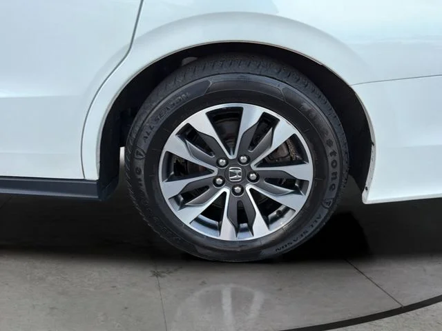 Used 2023  Honda EX-L image 32