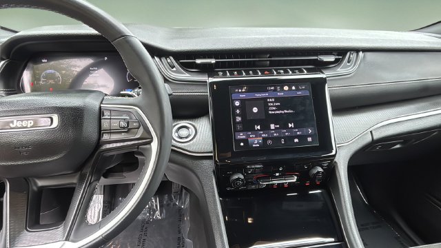 Used 2023 Gray Jeep Altitude image 11