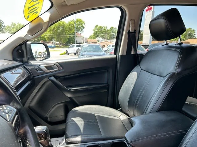 Used 2019 Magnetic Ford Lariat image 30