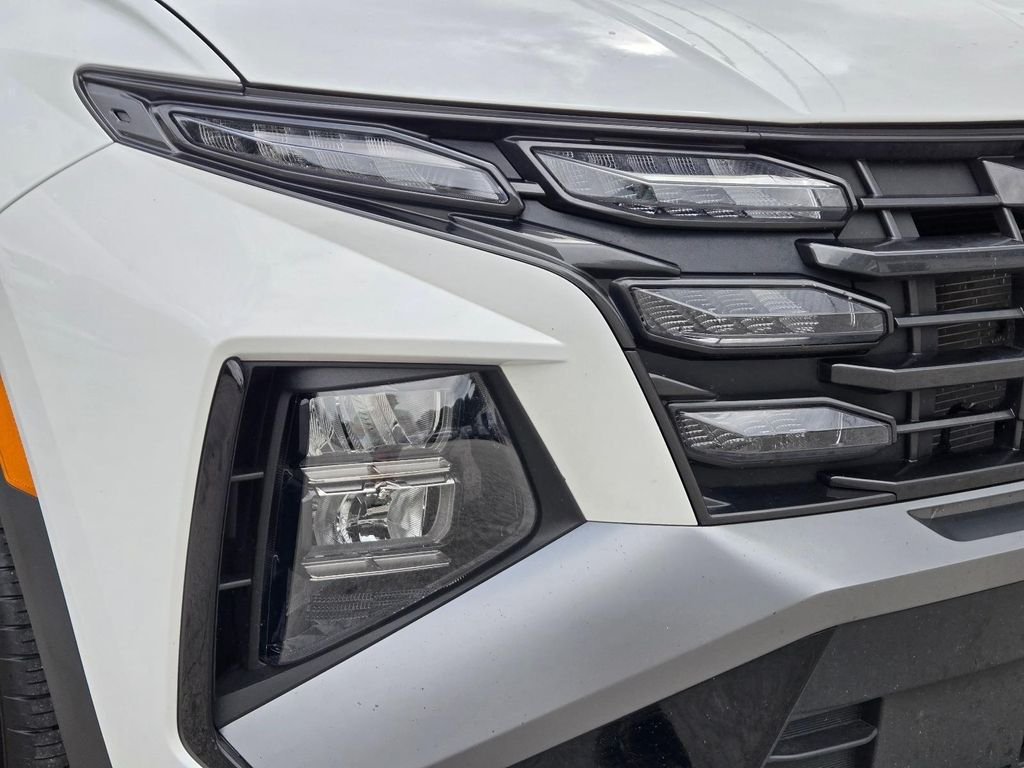 Used 2025 White Hyundai SEL Convenience image 2