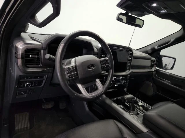 Used 2024  Ford Lariat image 17