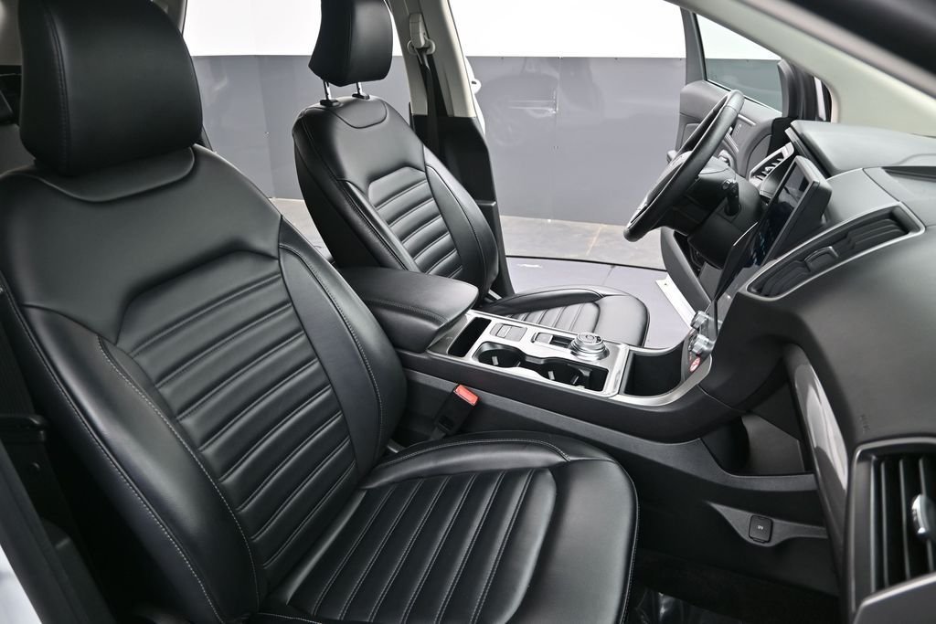 Used 2024 White Ford SEL image 30