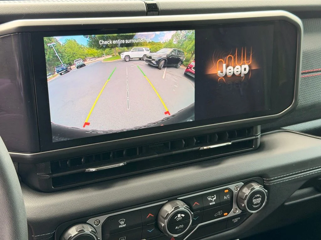 Used 2025  Jeep Rubicon image 39