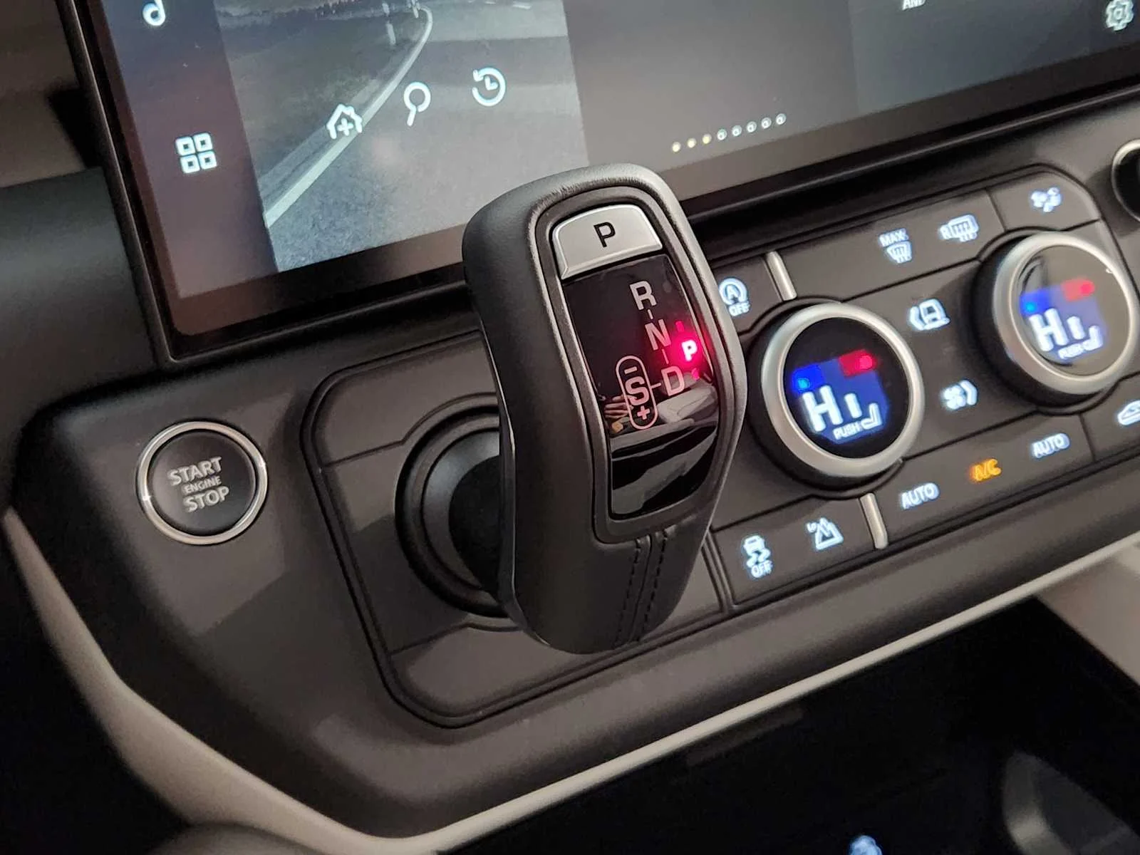 2026 Land Rover Defender X-Dynamic SE - Photo 32