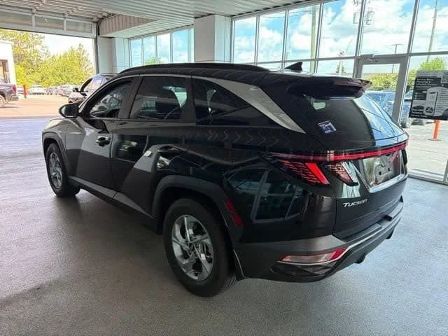 Used 2023 Phantom Black Hyundai SEL image 10