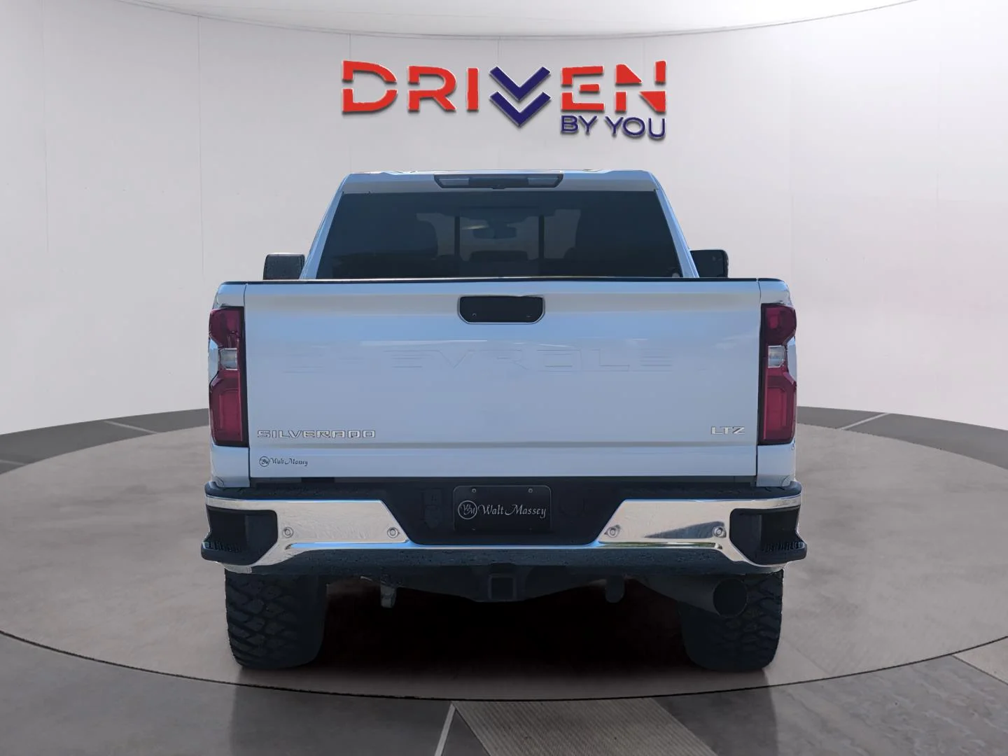 Used 2022 Summit White Chevrolet LTZ image 4