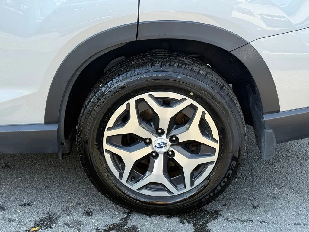 Used 2021 Ice Silver Metallic Subaru Premium image 13
