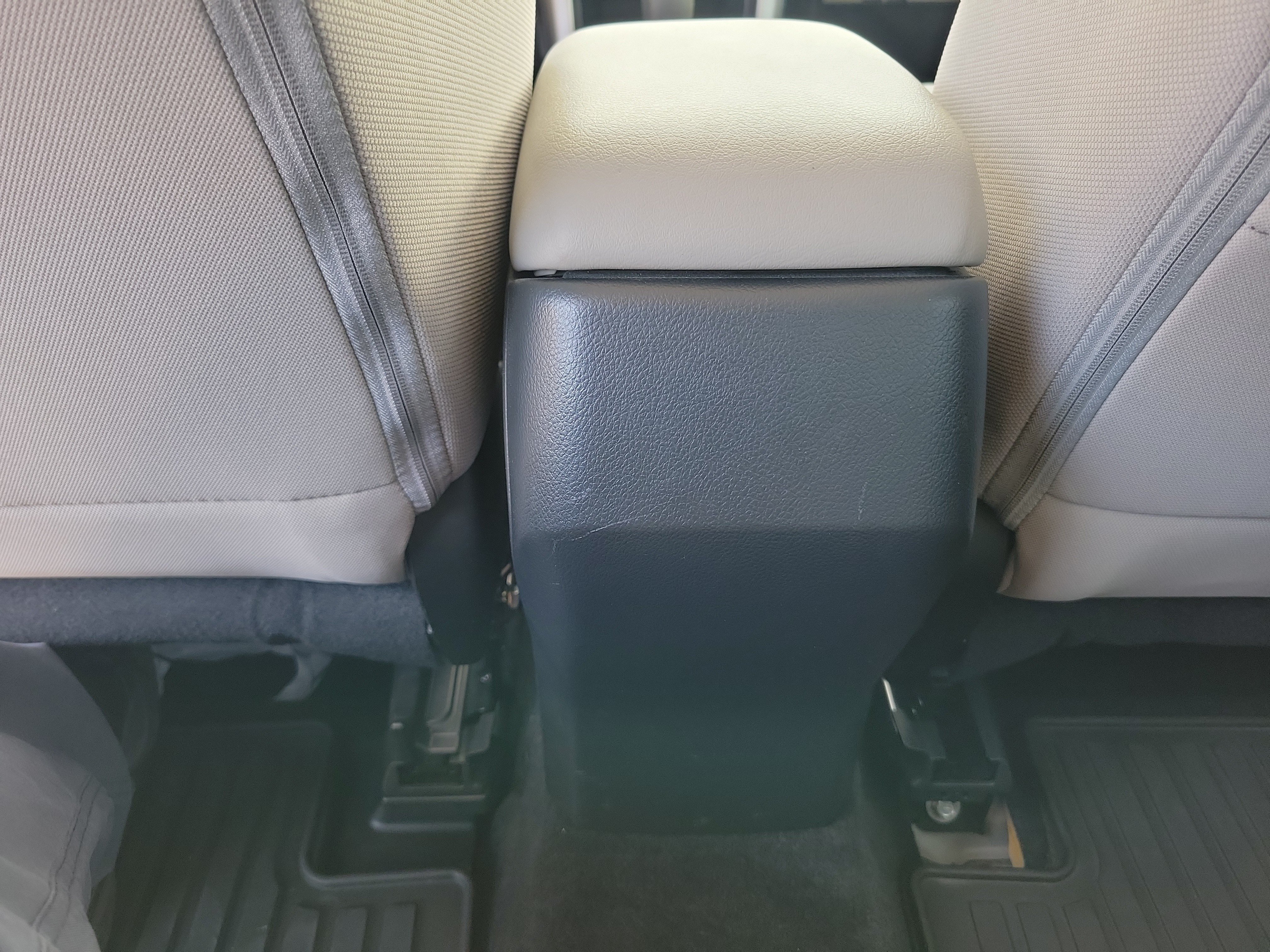 Used 2017 Ice Silver Metallic Subaru Premium image 11