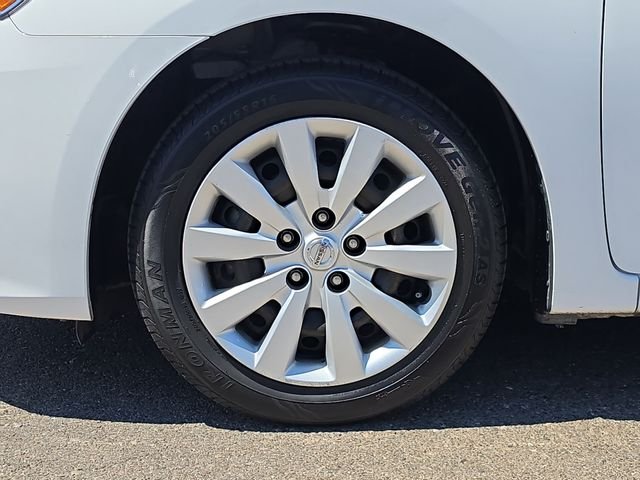 Used 2019 White Nissan S image 20