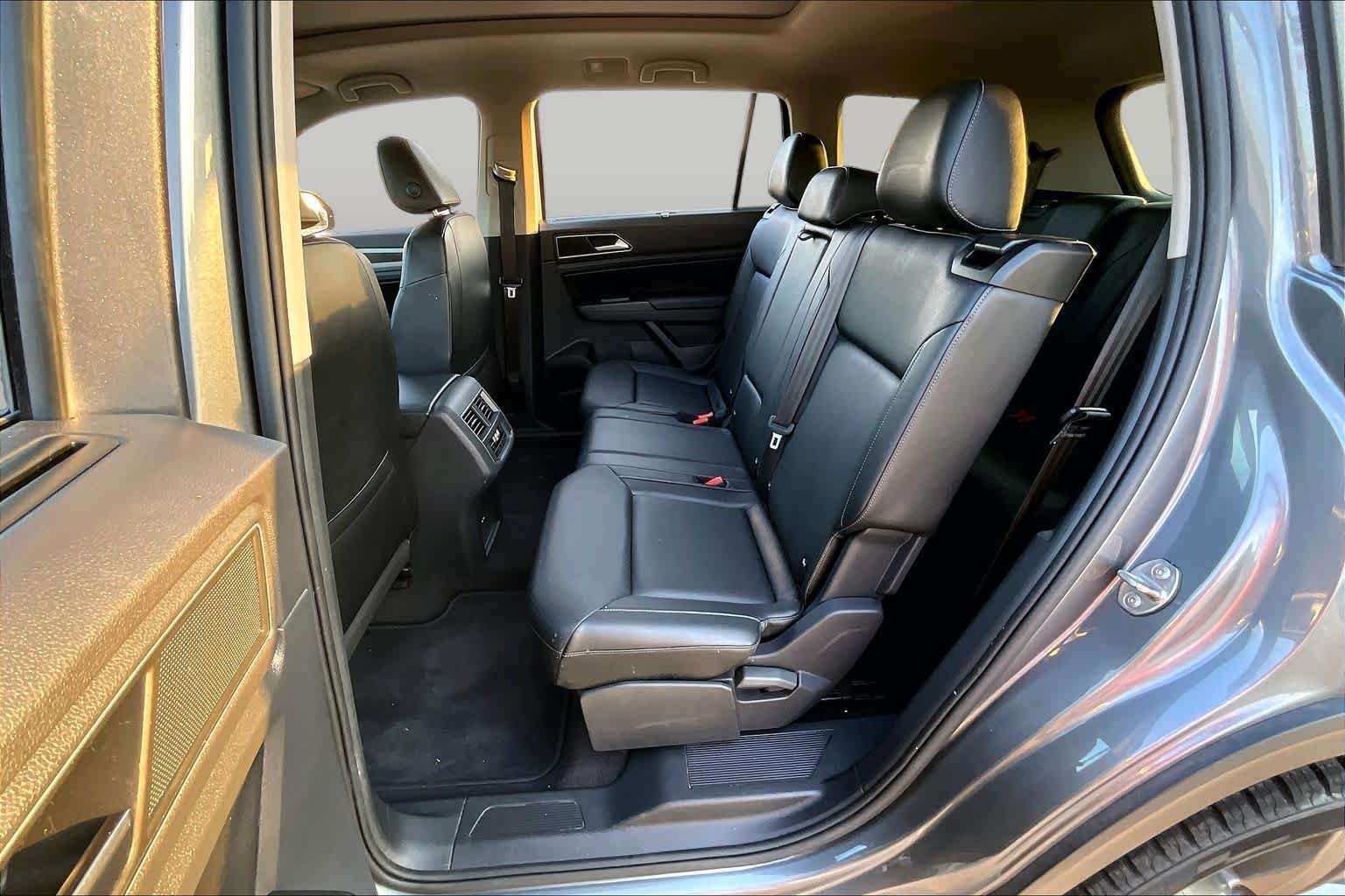Used 2019 Platinum Gray Metallic Volkswagen 3.6L V6 SEL R-Line image 20