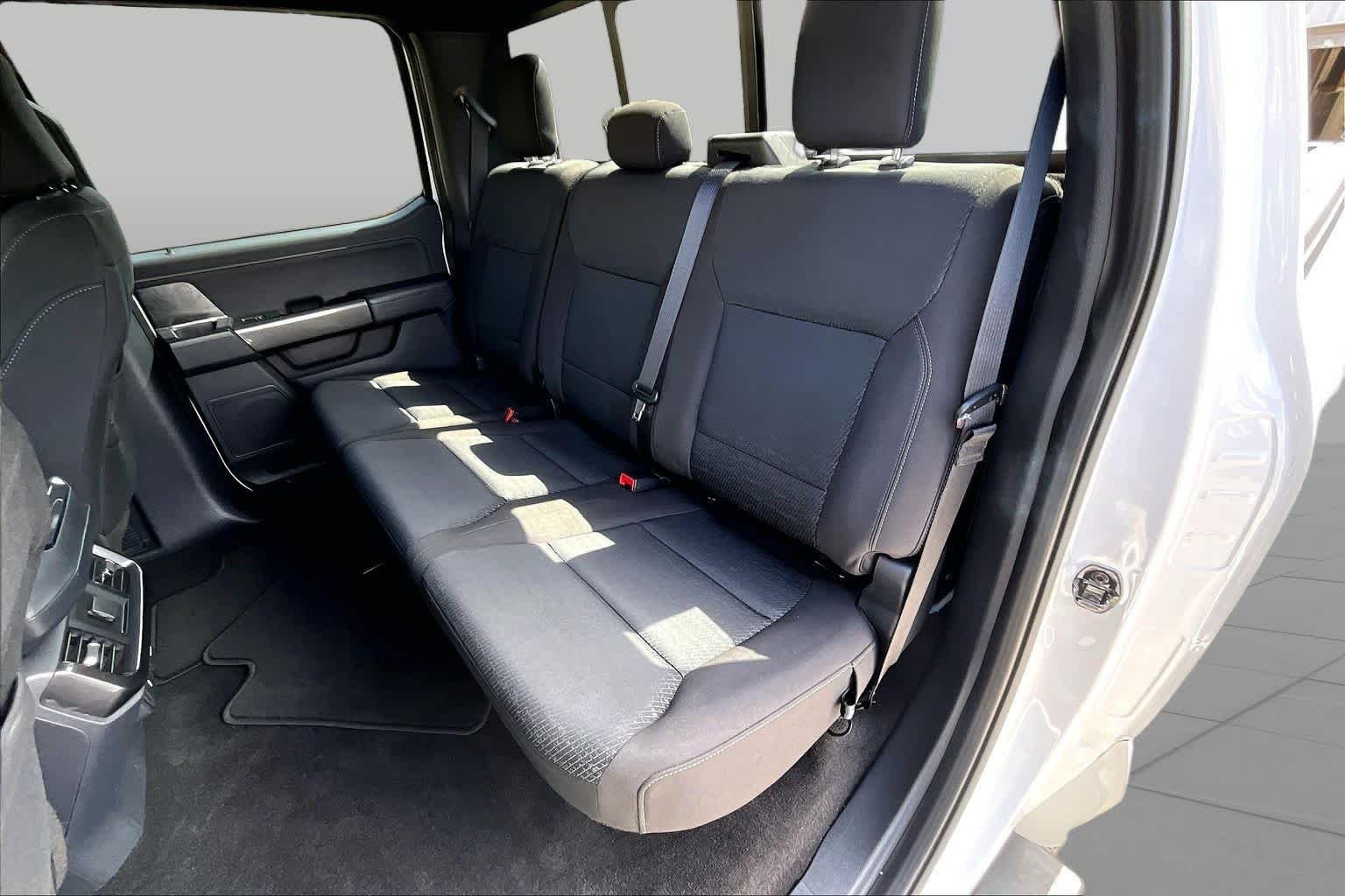 Used 2023 Oxford White Ford XLT image 21