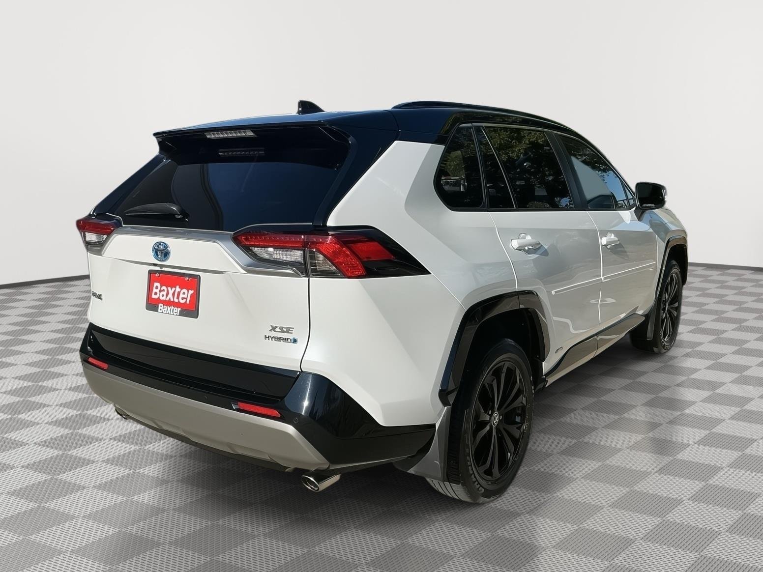 Used 2023 Wind Chill Pearl w/Midnight Black Metallic Roof TOYOTA XSE image 26