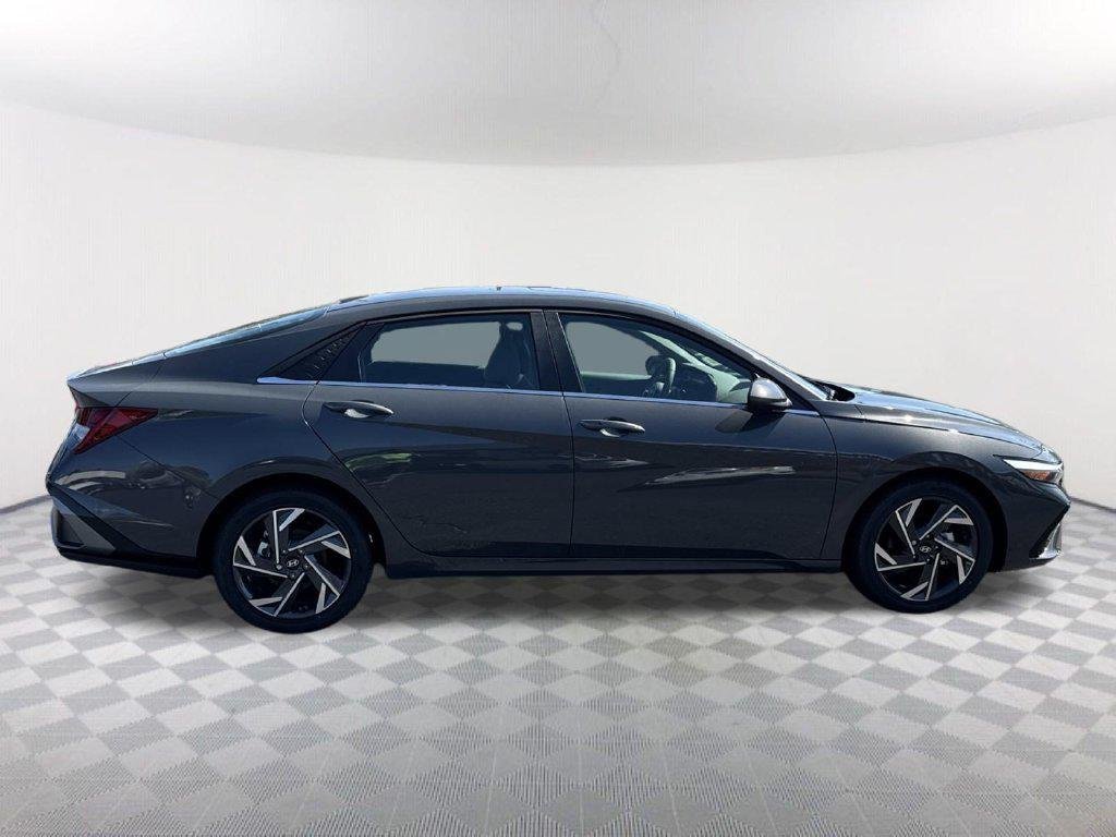 New 2025 Gray Hyundai SEL Convenience image 4