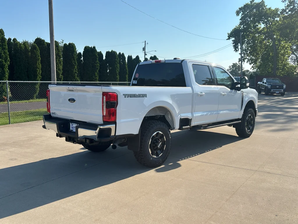 New 2026 Oxford White Ford F-250® XLT image 4