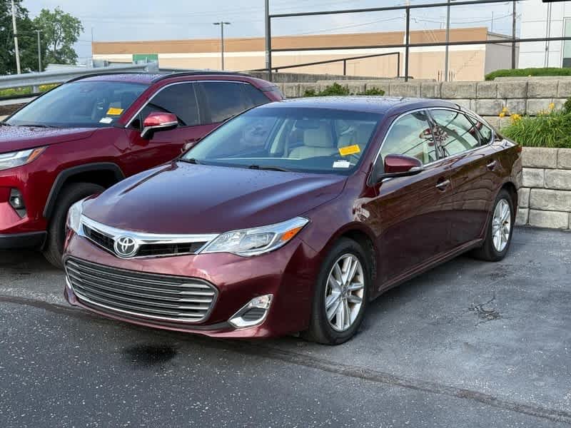 Used 2013 Moulin Rouge Mica Toyota XLE image 2