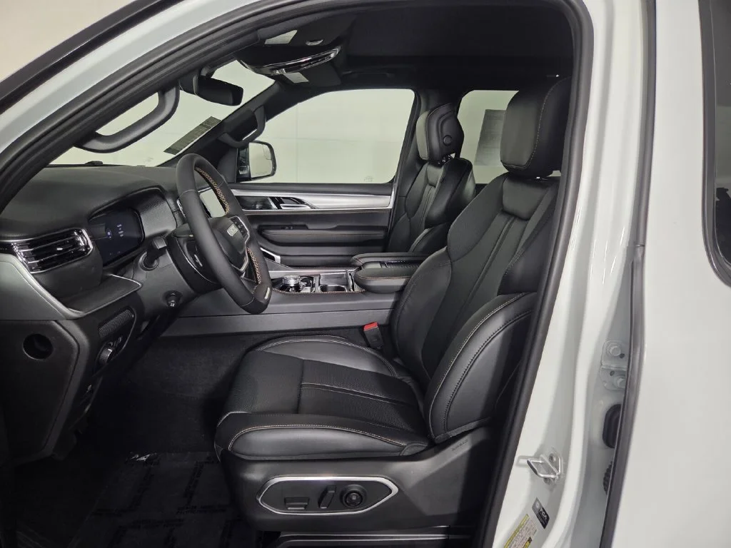 New 2026 Bright White Clear-Coat Exterior Paint Jeep 85th Anniversary image 9