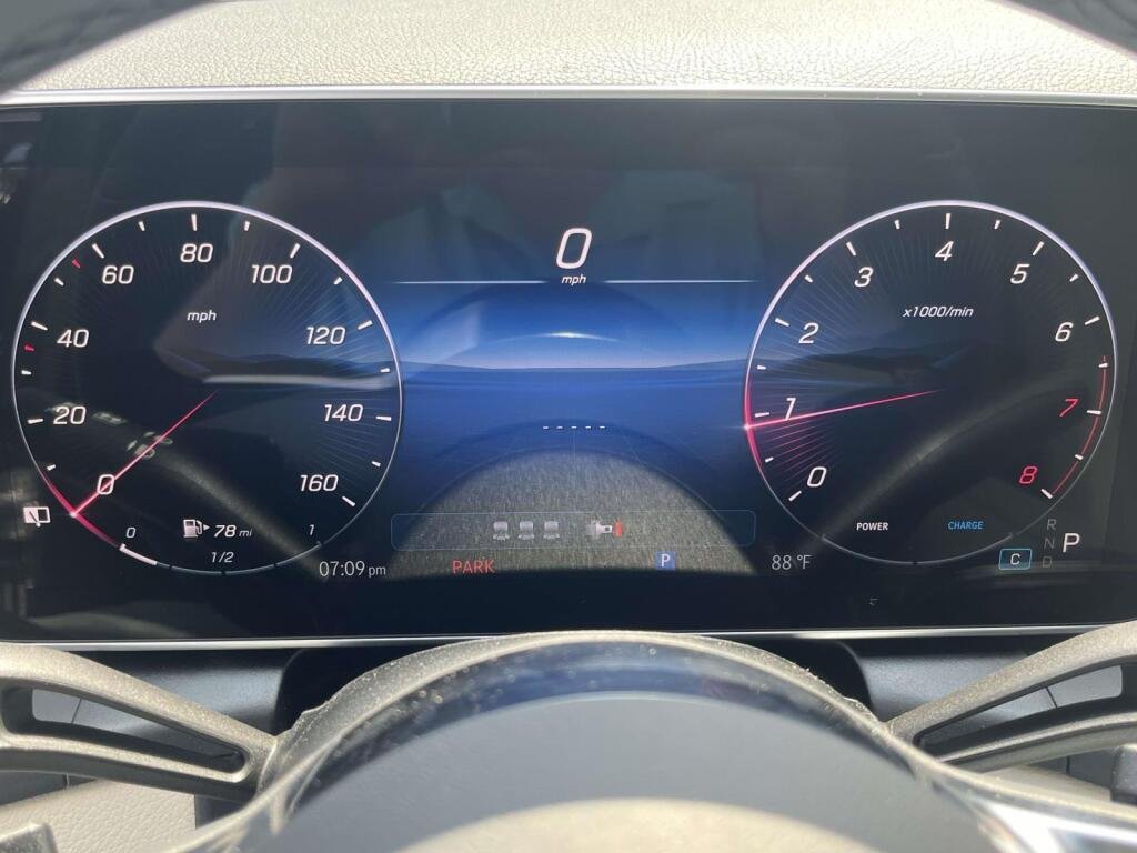 New 2026 Graphite Grey Metallic Mercedes-Benz GLC 300 image 3