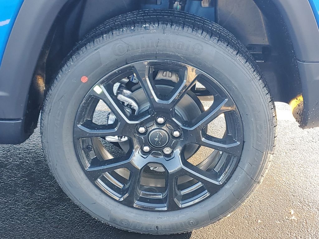 New 2026 Hydro Blue Pearlcoat Jeep Latitude image 7