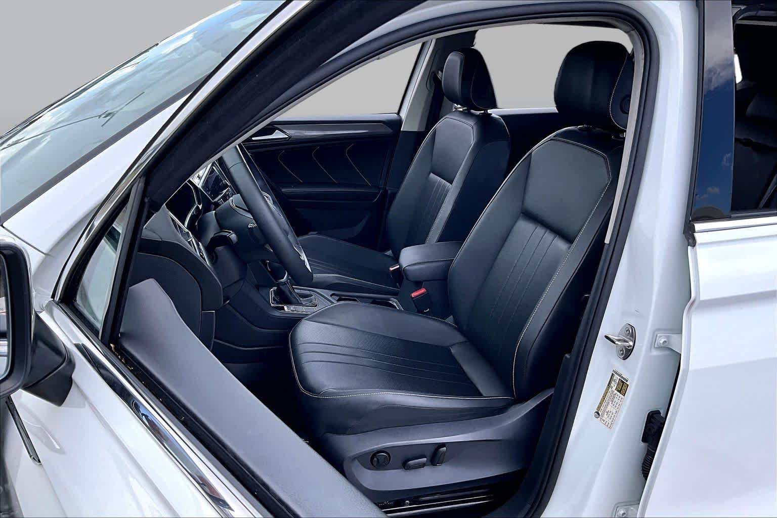 Used 2024 Pure White Volkswagen SE image 6