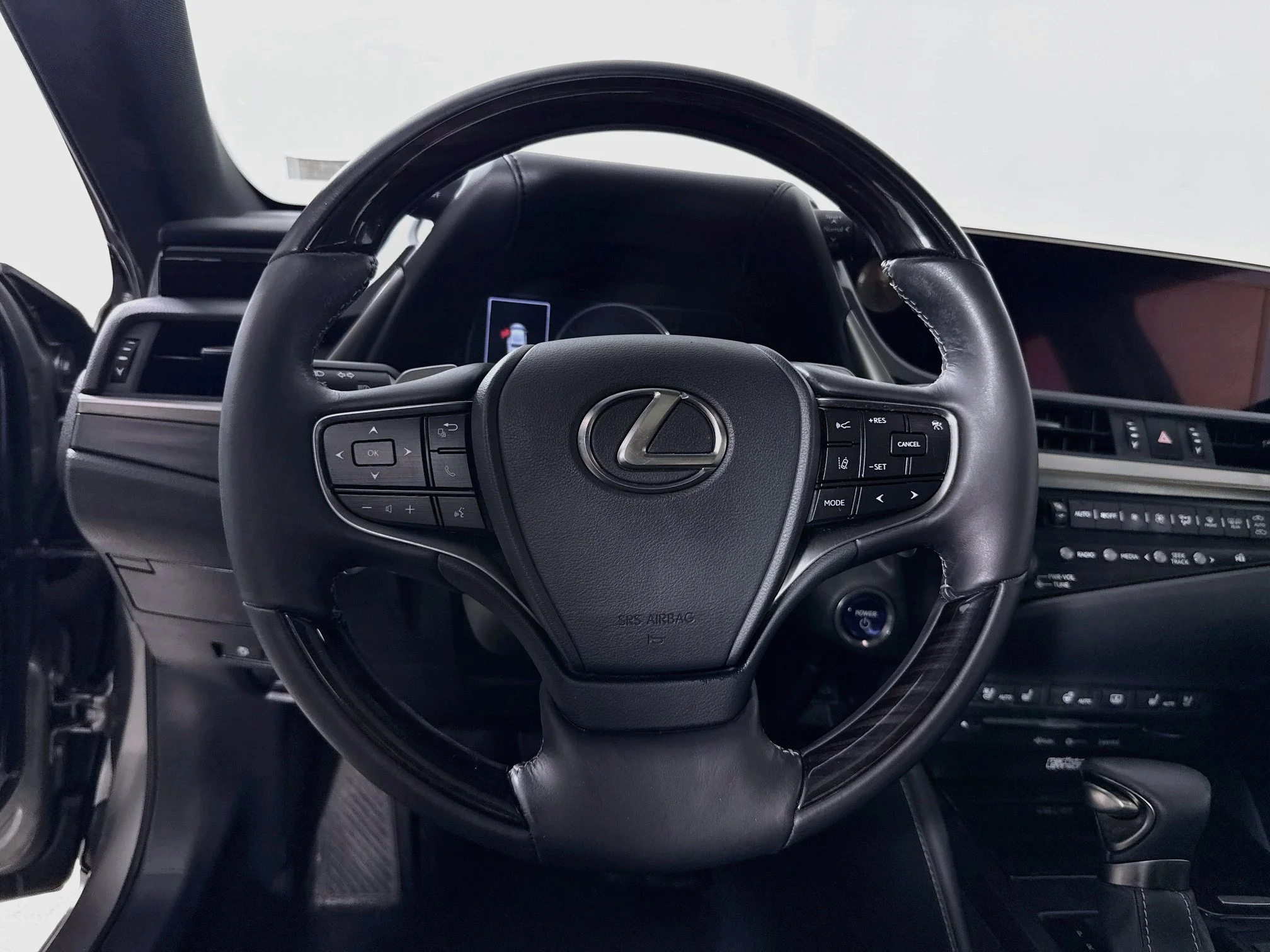 Used 2019 Silver Lexus 300h Luxury image 12