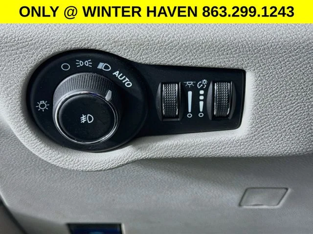 Used 2024 Silver Chrysler Touring L image 10