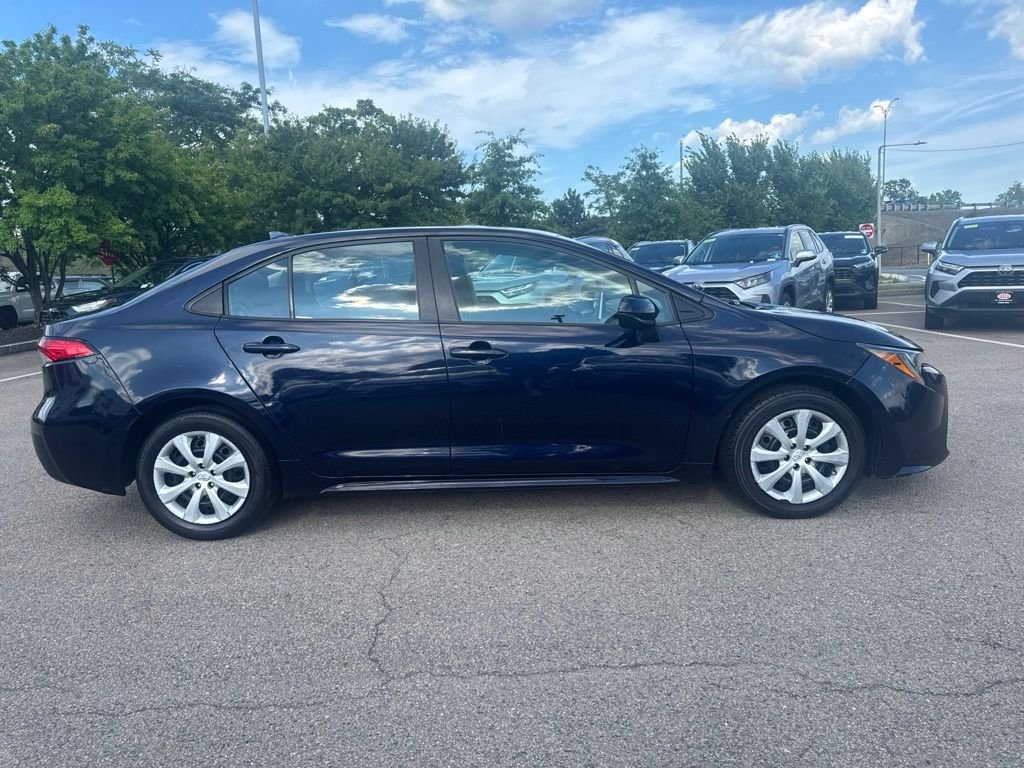 Used 2021  Toyota LE image 9