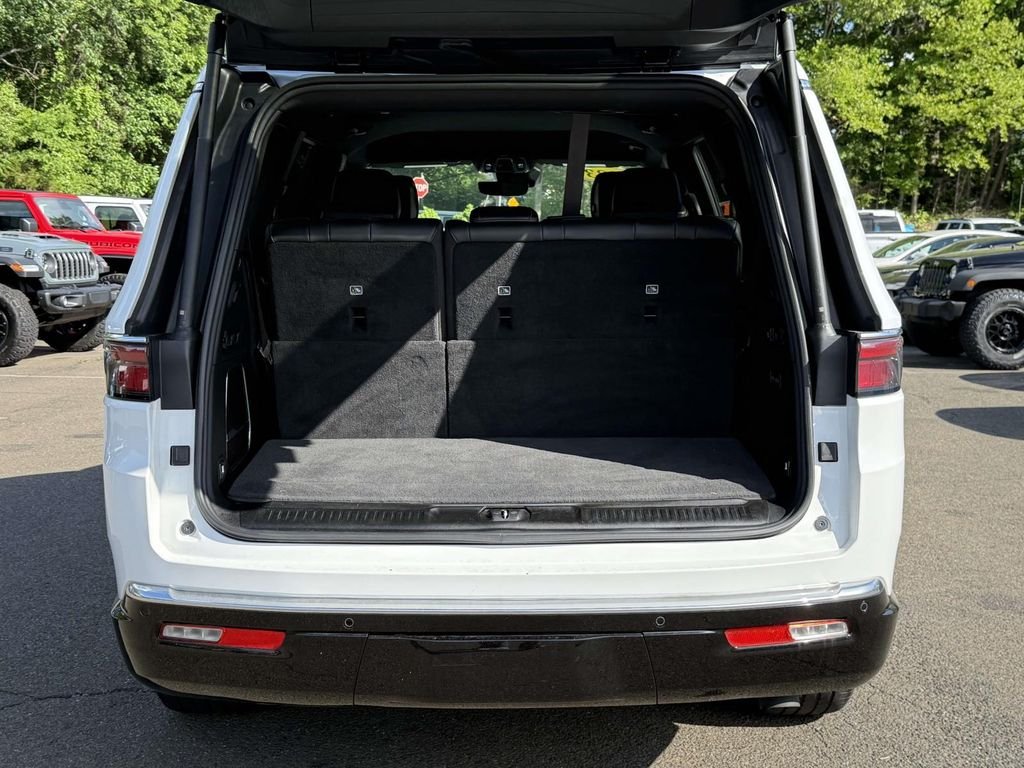 Used 2023 White Jeep Series III image 32