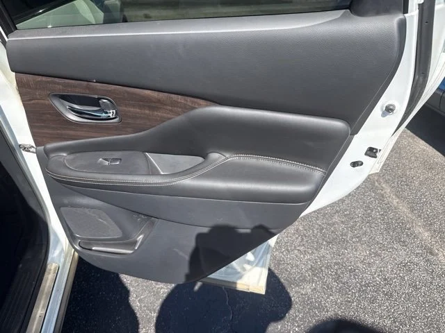 Used 2023 White Nissan Platinum image 27