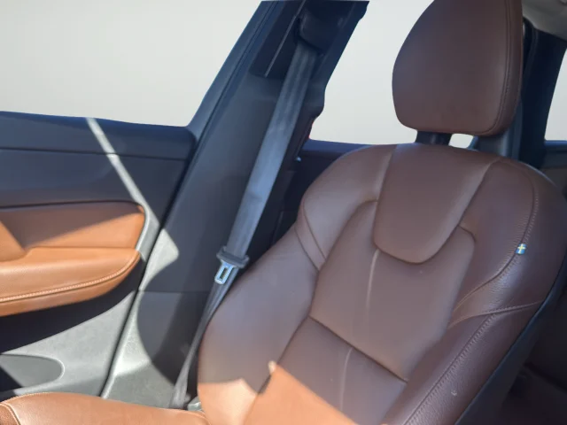 Used 2018 Blue Volvo T5 Momentum image 16