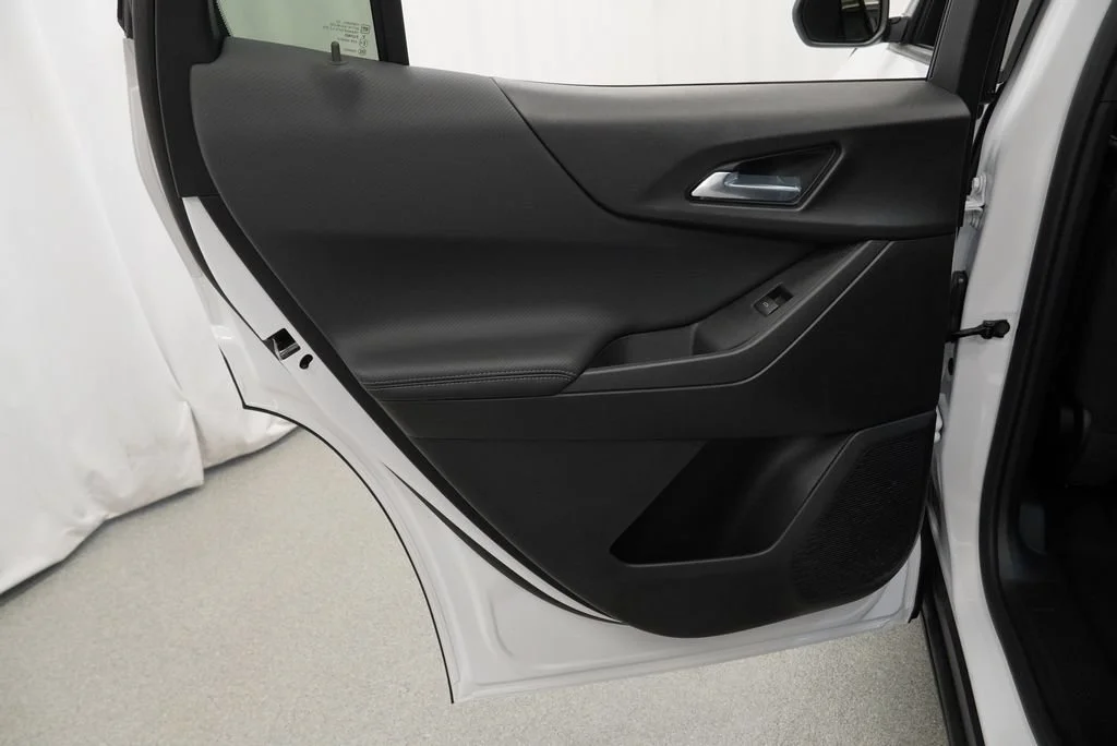 New 2027 Summit White Chevrolet LT image 24