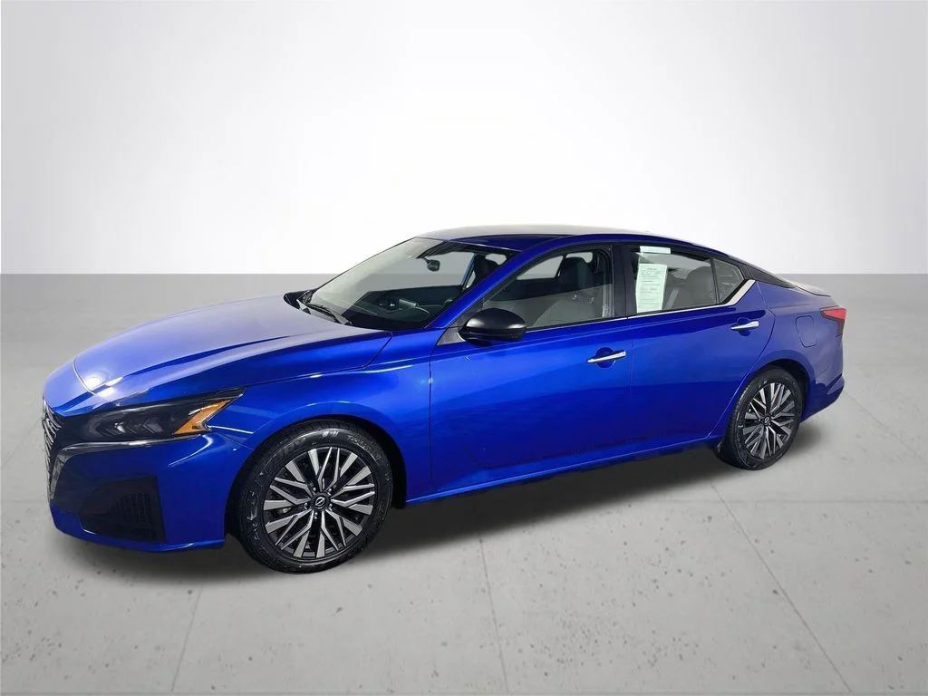 Used 2025 Blue Nissan 2.5 SV image 2