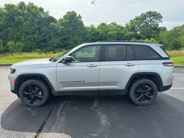 Used 2024 Silver Jeep Altitude X image 6