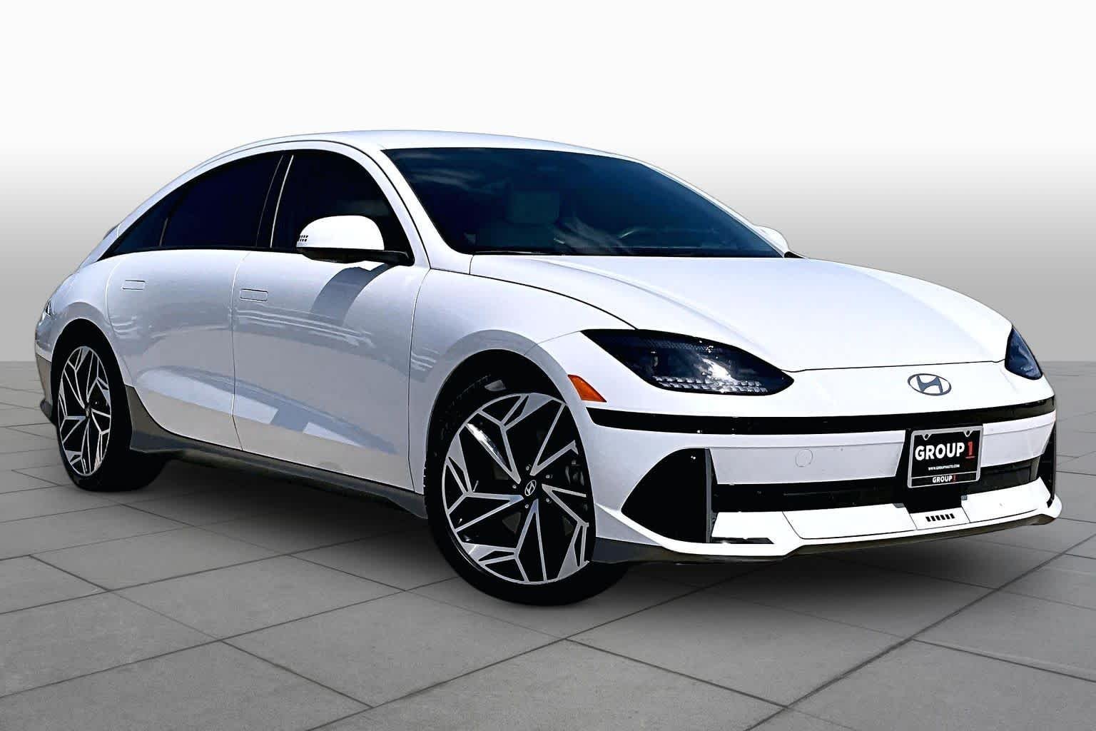 Used 2025 Serenity White Hyundai SEL image 3