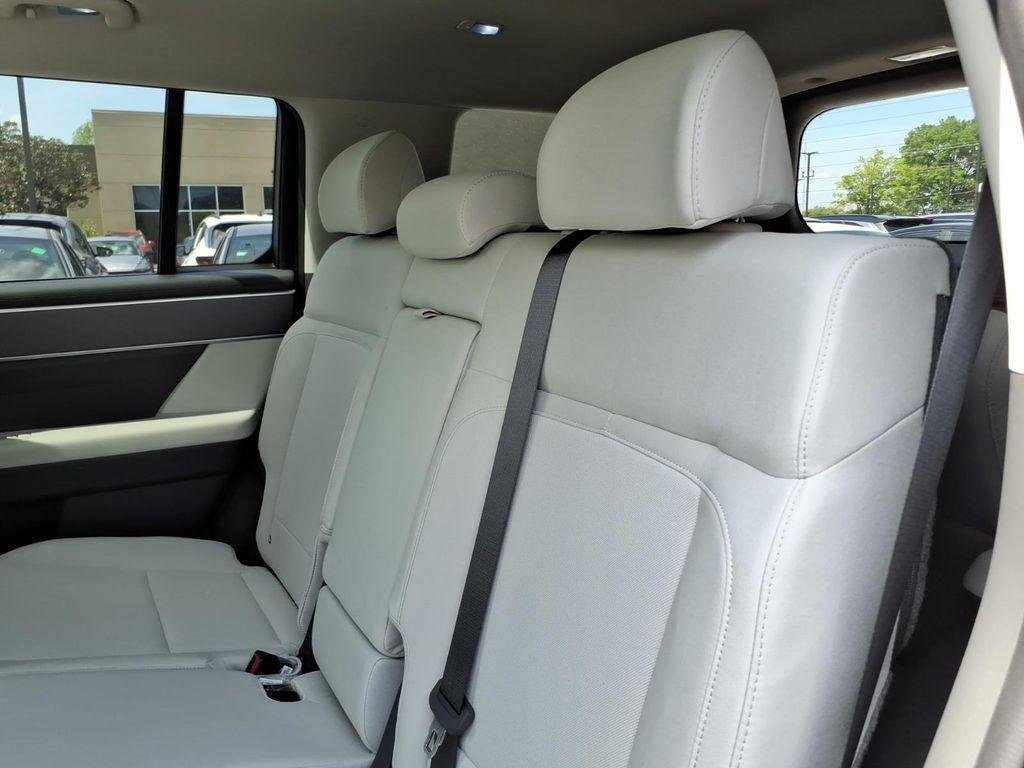 New 2026 White Hyundai SE image 11