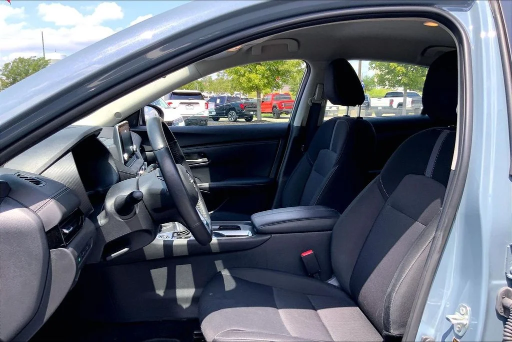 Used 2025 Gray Nissan SV image 9