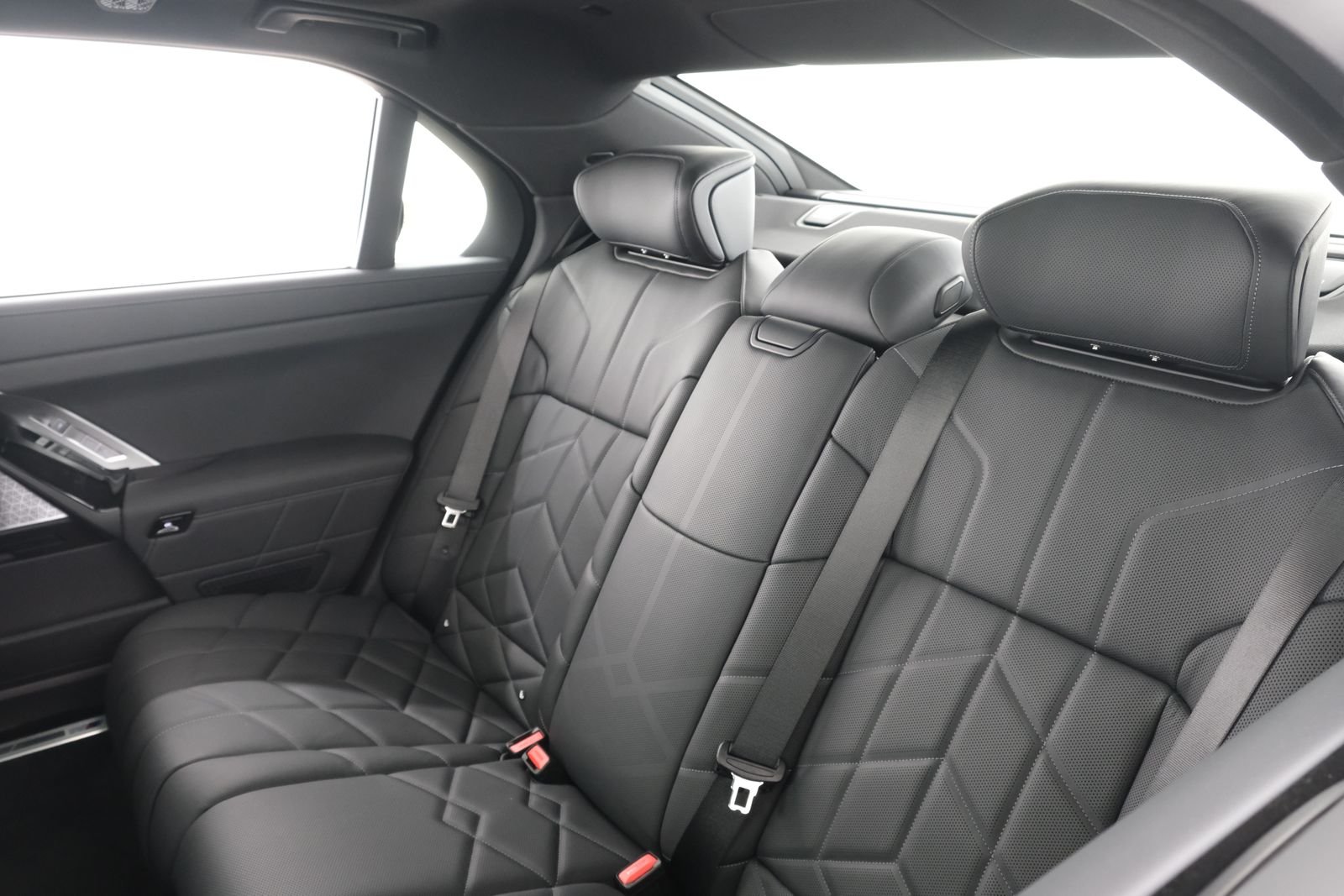 New 2026 Dravit Grey Metallic BMW 760i xDrive image 32