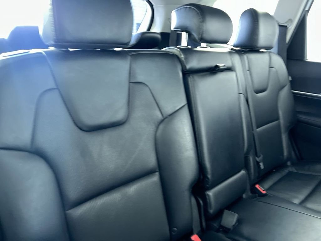 Used 2023 White Kia LX image 31