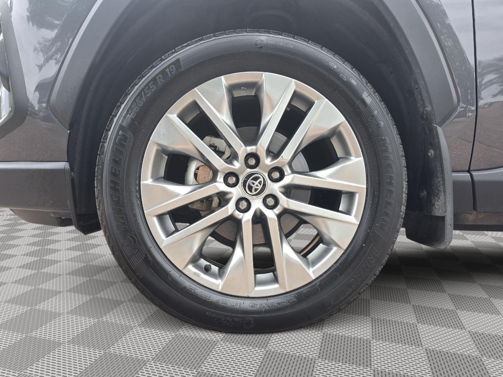 Certified Used 2024 Magnetic Gray Metallic Toyota XLE Premium image 5