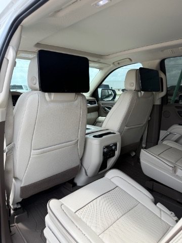 Used 2021 White Frost Tricoat GMC Denali image 15