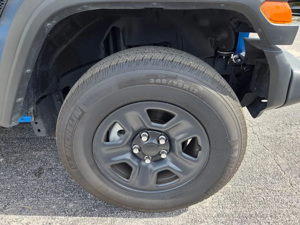 Used 2023 Blue Jeep Sport image 18