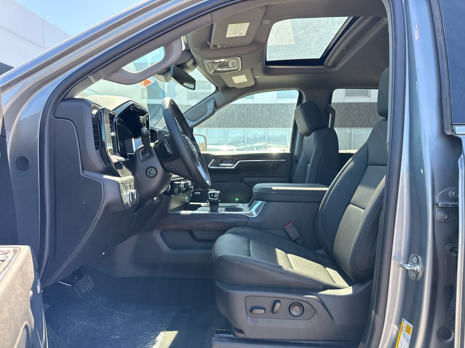 2026 GMC Sierra 1500 SLT - Photo 16