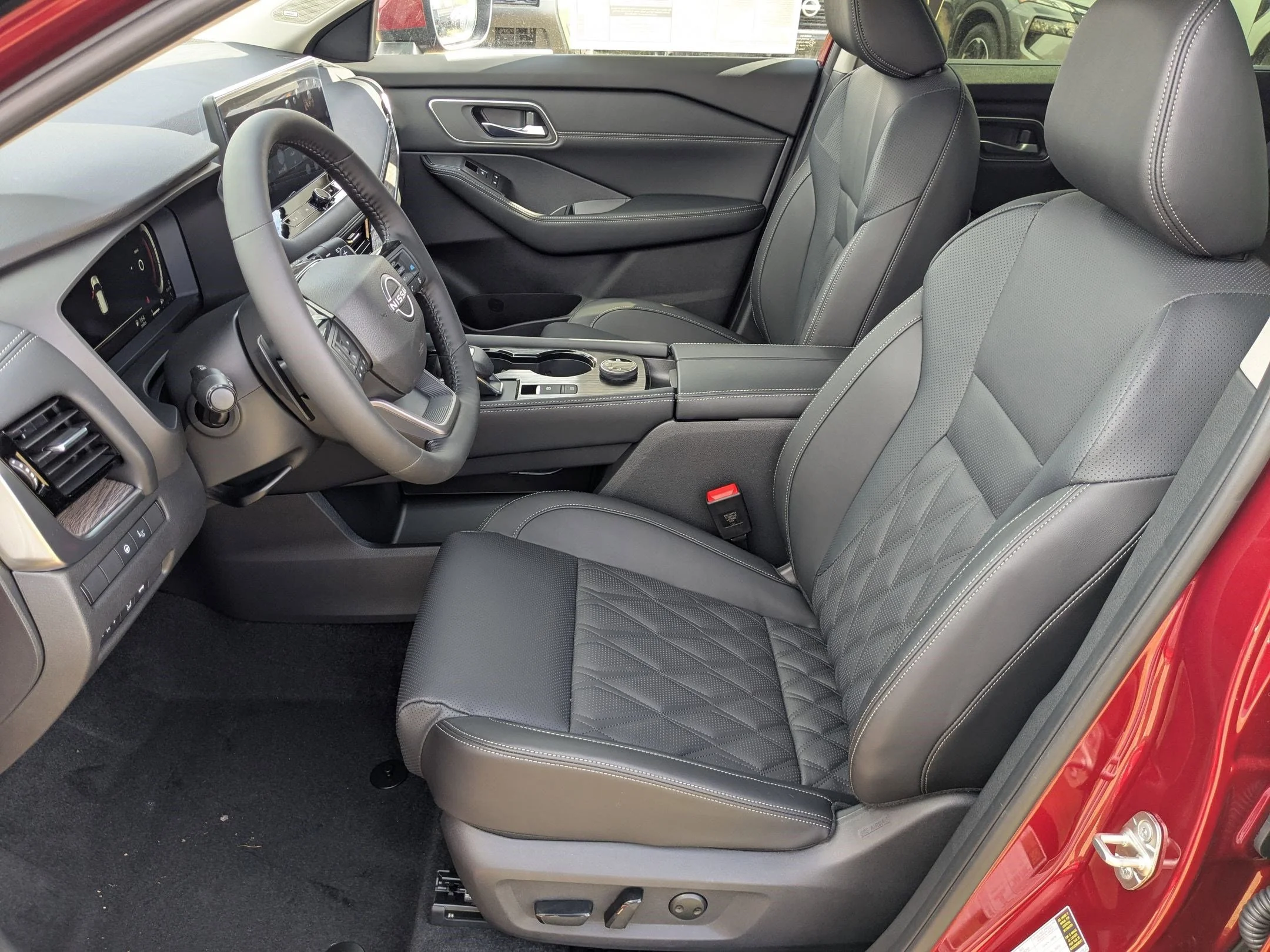 2026 Nissan Rogue Platinum - Photo 14