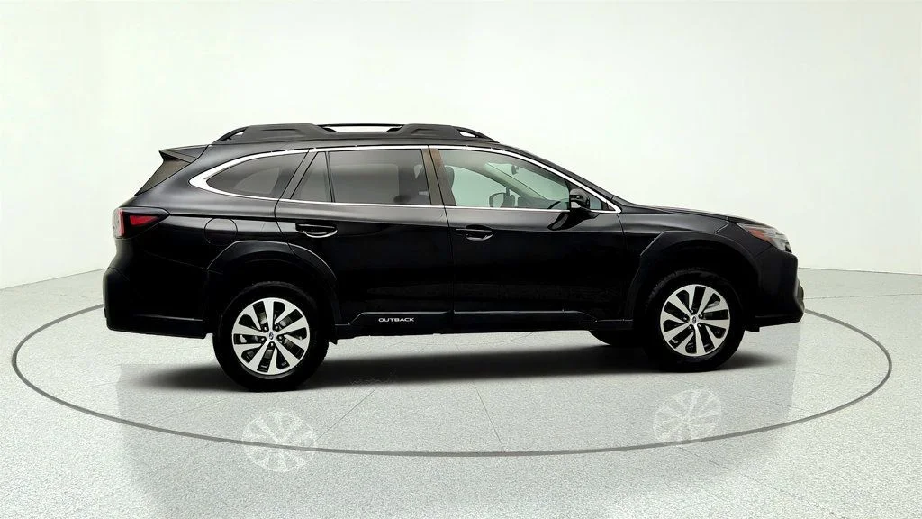 Used 2023 Crystal Black Silica Subaru Premium CVT w/ BSD/RCTA & Hands-Free Power Rear Gate image 4