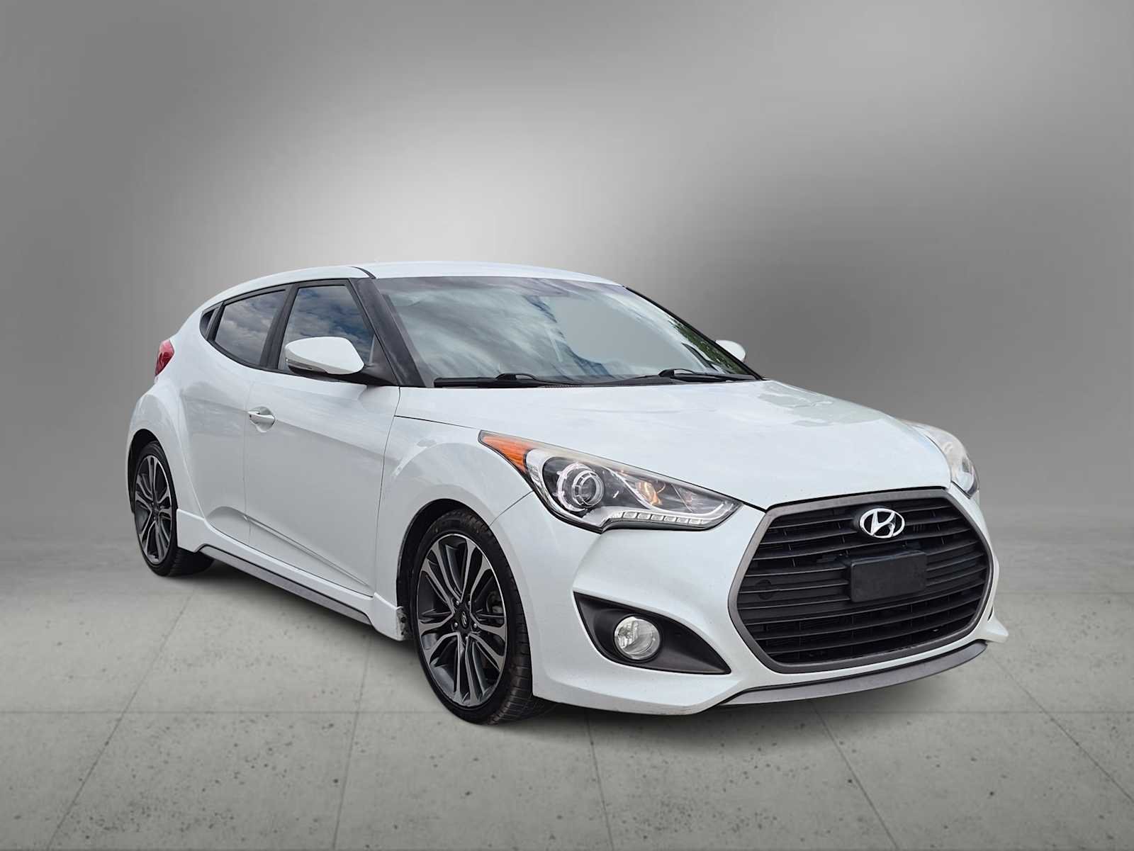 Used 2016 Elite White Hyundai Turbo image 2