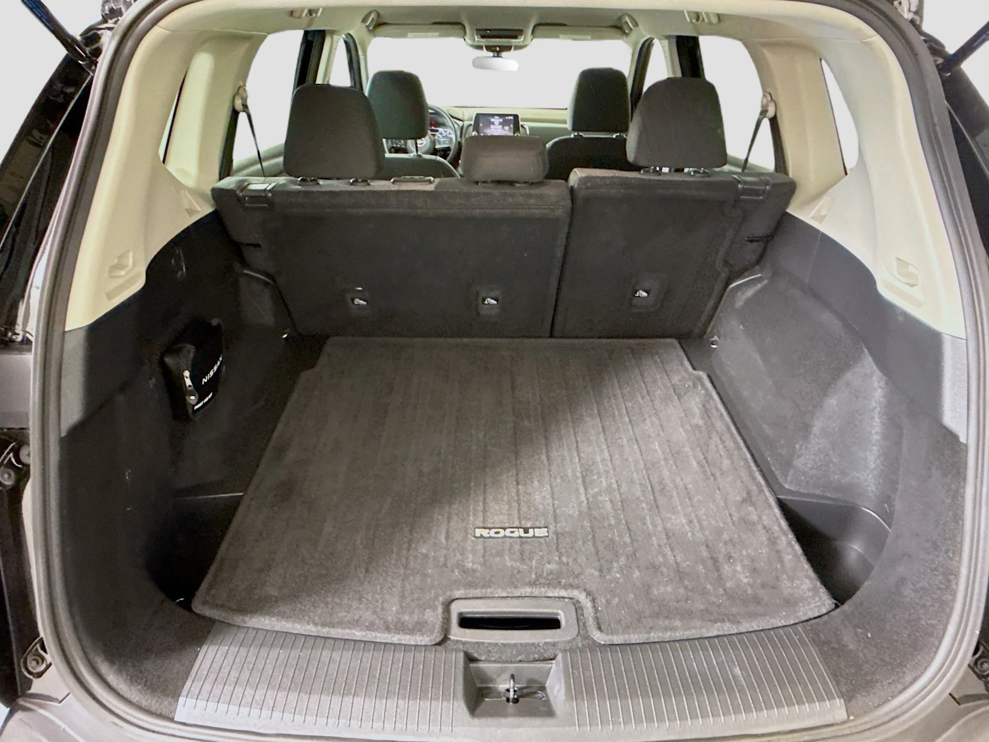Used 2022 Super Black Nissan SV image 31